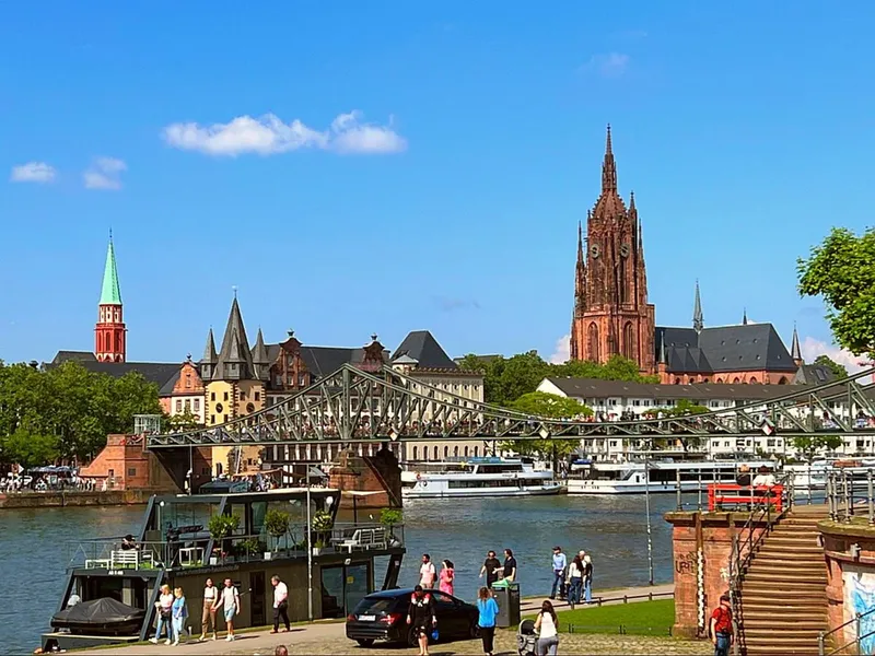 Small group at the Römerberg square in the historic centre on a frankfurt city tour in Frankfurt am Main